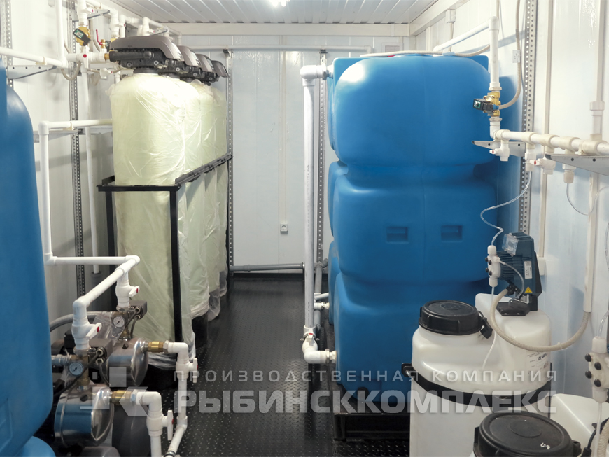 Установленное оборудование системы водоподготовки: насосное оборудование, дозаторы для реагентов, накопительные ёмкости, фильтры