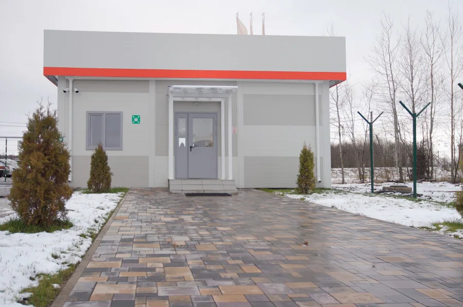 Здание центрального КПП завода площадью 72 м2