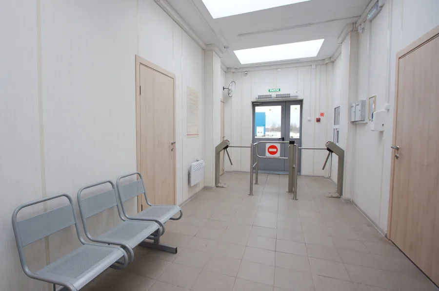 Здание центрального КПП завода площадью 72 м2